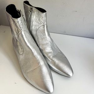 Zara silver boots in size 38
